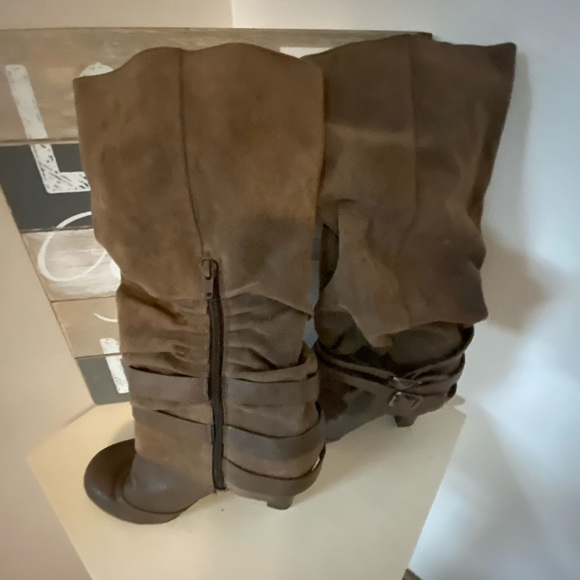 Fergalicious Shoes - Fergalicious tan heeled boots